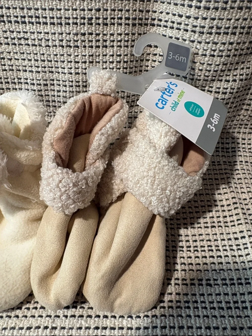 Lot of 3 baby slippers: size 3-6 months